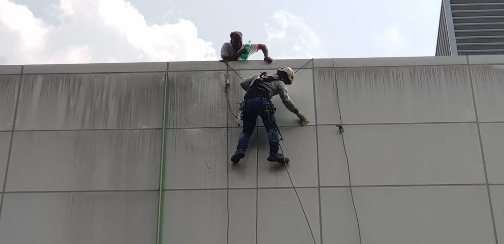 Rope Access Cleaning Service Singapore